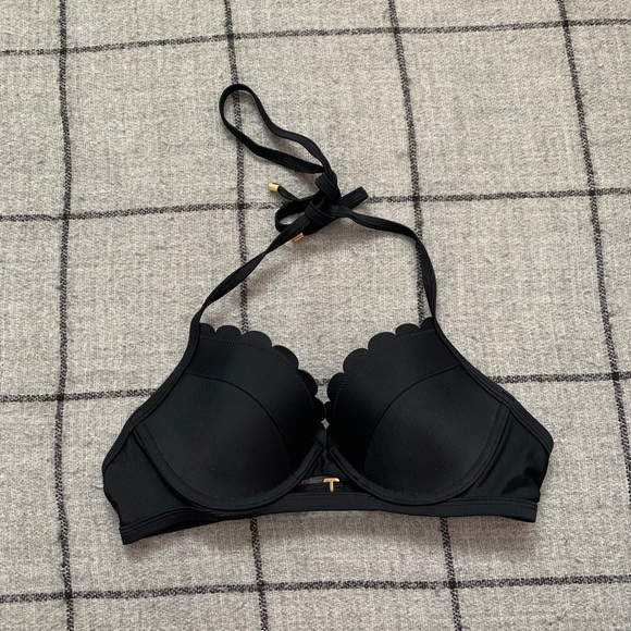 Bikini top with scalloped edges - Picture 2 of 4